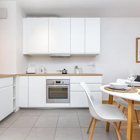 Apartamento Kasprzaka By Renters Varsóvia