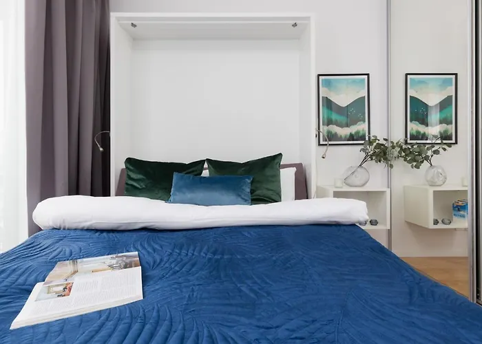 Kasprzaka By Renters شقة *